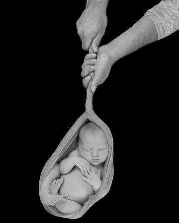 Newborn baby boy in Dads hands